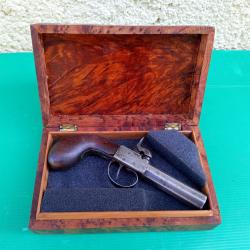 PISTOLET A PERCUSSION .  PARFAIT FONCTIONNEMENT MECANIQUE  .