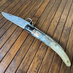 COUTEAU CORSE VENDETTA A PALME EN BELLE CORNE INCRUSTÉE DE LA TÉTE DE MAURE