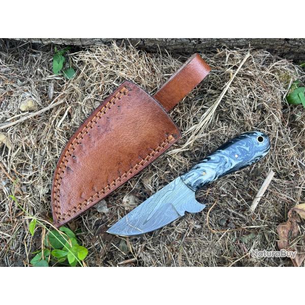 Couteau skinner Forg Damas 256 Couches - Pice Unique - Manche Marbre Noir