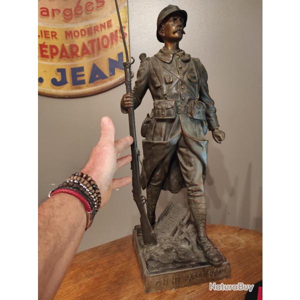 Ancienne Statue Soldat Verdun Poilu Rgule par Carlier " Verdun on ne passe pas"