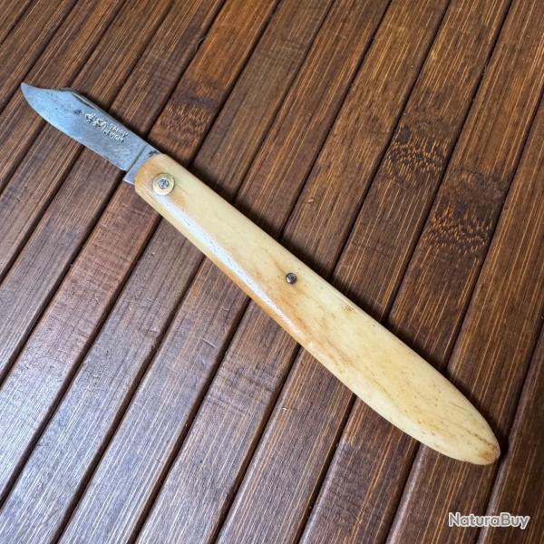 BEAU COUTEAU NAVETTE EN OS  COLLECTION TARRY LEVIGNE FRANCE A THIERS TRS BON TAT ANNE 50
