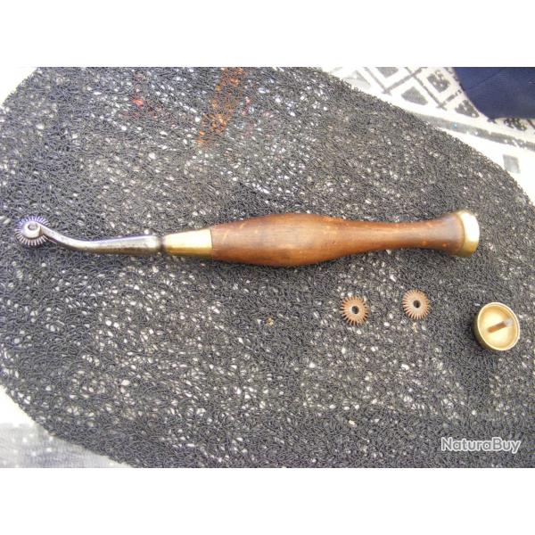 OUTIL DE CORDONNIER