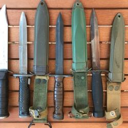 Lot de 4 anciens couteaux et, ou, baïonnettes type US M3.
