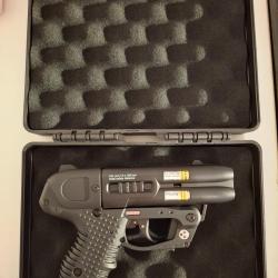 Pistolet de défense PIEXON JPX4 LASER COMPACT2  + 4 CARTOUCHES lacrymogènes, TRES BON ETAT
