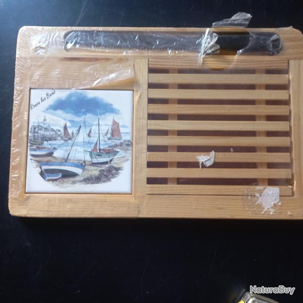 Planche  pain port de peche , vieux bateaux  fabrication artisanale