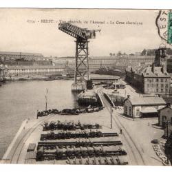 CPA - BREST- Vue générale de l'Arsenal - La Grue électrique N°3347