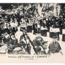 CPA - Obsèques des VICTIMES du " LIBERTÉ " Le Clergé  N°3350