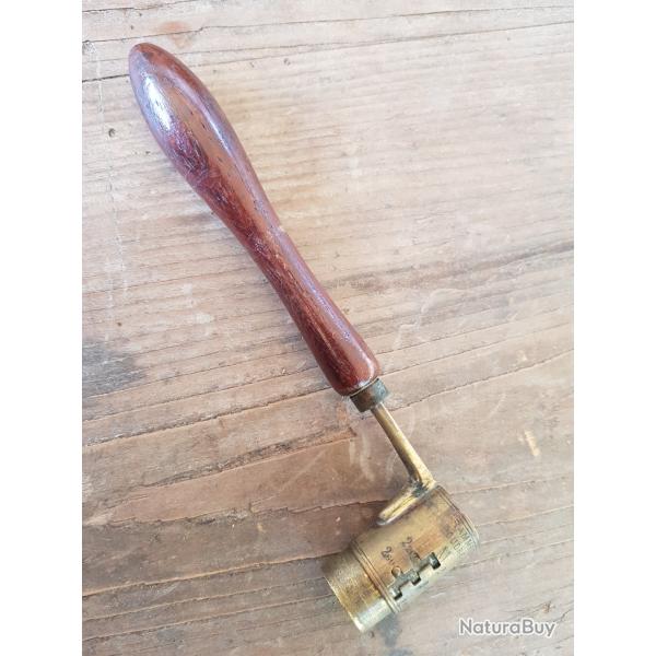 Ancienne dosette  poudre en laiton 1 euro sans rserve