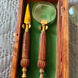 Loupe et coupe-papier dans un coffret en bois