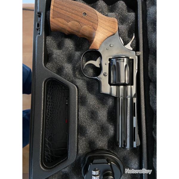 REVOLVER COLT PYTHON 357 MAGNUM:38 SP - ETAT NEUF