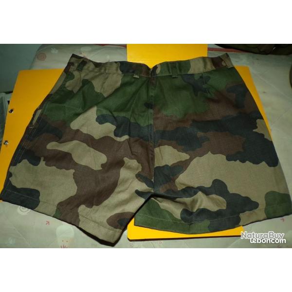 SHORT CAMOUFLE DE TYPE COMBAT DE L'ARMEE FRANCAISE , 2 POCHES SUR LES COTES , TAILLE ML SOIT 42 OU 8