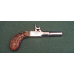 Pistolet à percussion - Crosse "banane" sculptée à fond creux (A617)