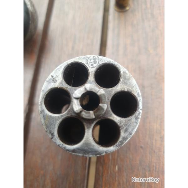 Magnifique 320 the british bull dog de collection  avec son tui et ses munitions parfait tat