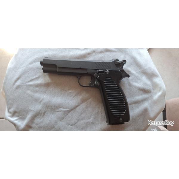 Pistolet MAS 50