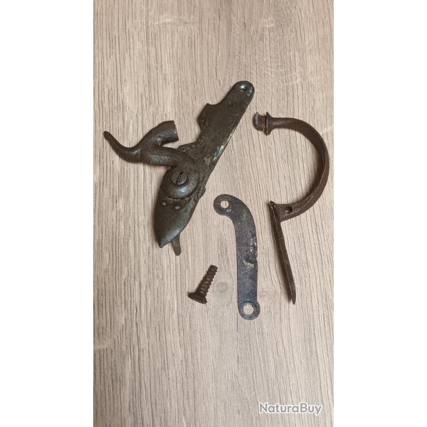 Lot de pices pour armes poudre noir de marque inconnue