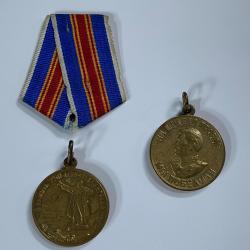 Lot : Médaille de la Victoire sur l'Allemagne et médaille commémorative de la fondation de Leningrad