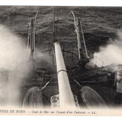 CPA -Marine Militaire -SCÈNES DE BORD -Coup de Mer sur lavant d'un Cuirasse N°3394
