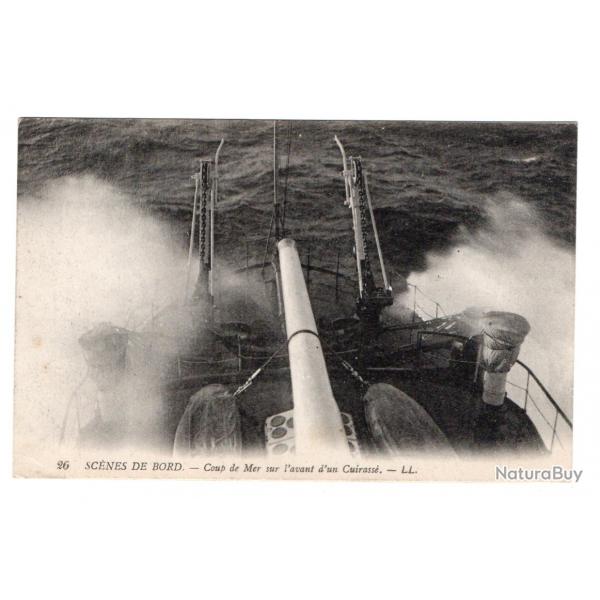 CPA -Marine Militaire -SCNES DE BORD -Coup de Mer sur lavant d'un Cuirasse N3394