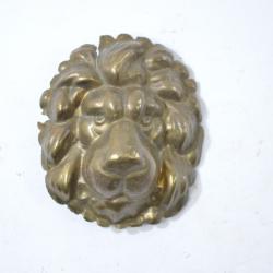Tête de lion en laiton embouti avec fixation à vis. Lion Belge, Belgique, Insigne de casque fronton?