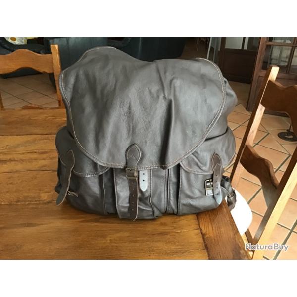 Sac  dos tout cuir.