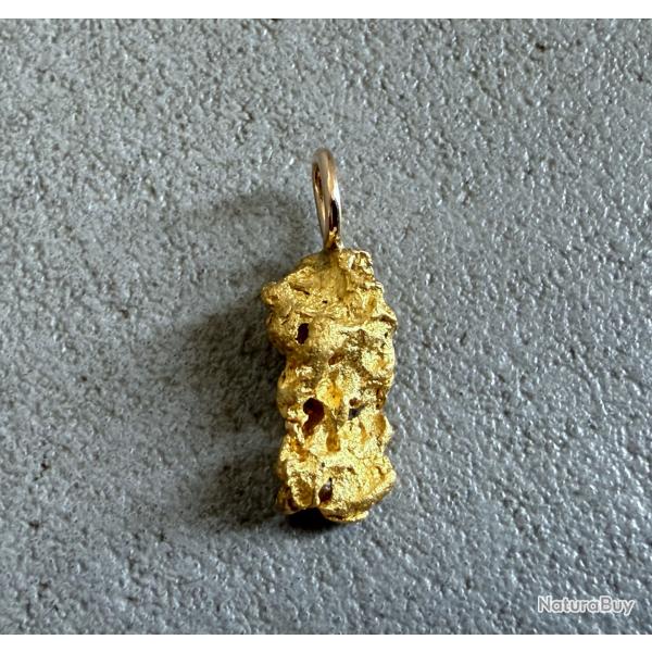 Jolie ppite naturelle en or 22 / 24 K avec montage en or 18 carats - Origine : Alaska