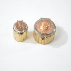 Lot de deux petites boites anciennes, laiton cuivre couvercle médaillon style antique romain monnaie