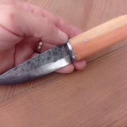 Couteau puukko forge en acier carbone XC75  manche en bois de cade