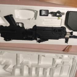 M249 A&K para AEG crosse rétractable.