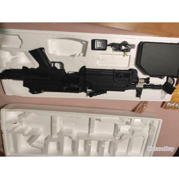 M249 A&K para AEG crosse rtractable.