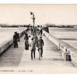 CPA - CHERBOURG - La Jetée N°3402