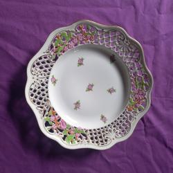 Ancienne assiette en porcelaine ajourée Herend.