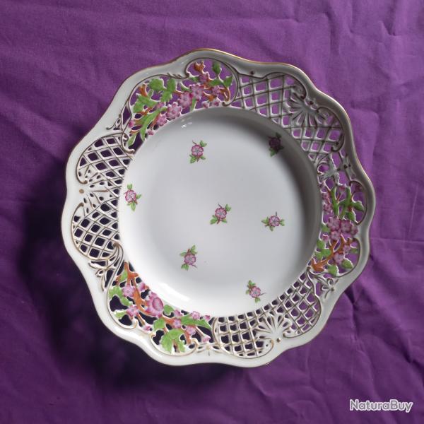 Ancienne assiette en porcelaine ajoure Herend.