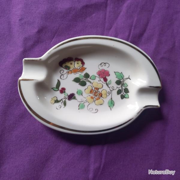 cendrier ou vide poche en porcelaine  date des annes 1950