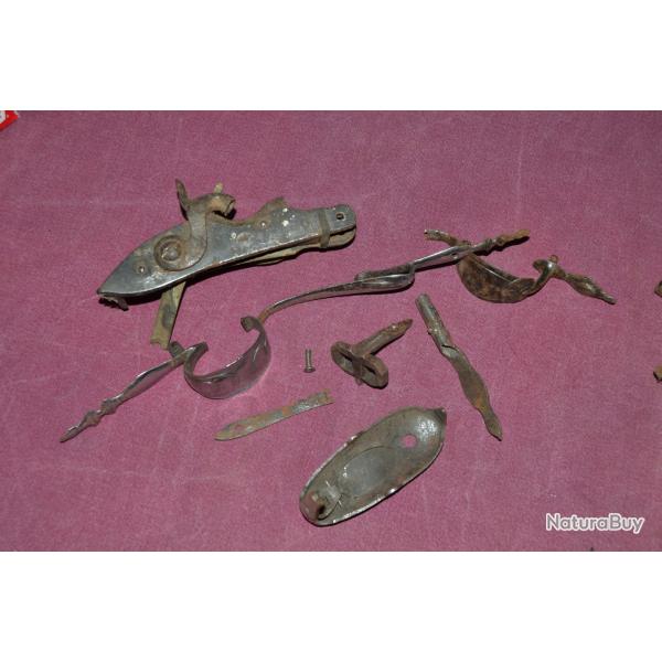 lot de pices dtaches d'armes anciennes fusil silex double