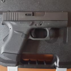 Glock 43 9x19 avec lampe tactique et systeme compensateur renfort poignée Hogue