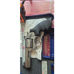 Revolver Smith et Wesson usa 696 4"