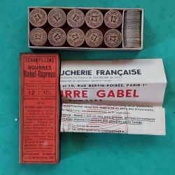 Lot d'échantillons de bourres GABEL et de bourres pneumatiques ELEY avec la notice.