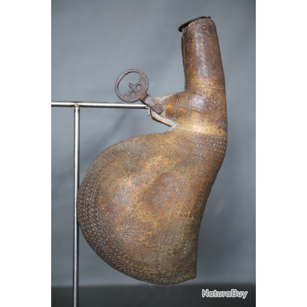 Poire  poudre orientale en scrotum de camlid - Monde Musulman, 19me sicle (2)