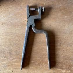 PERCE OEILLET DE CORDONNIER