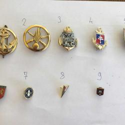 INSIGNES MILITAIRES -- 1 LOT DE 9
