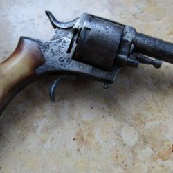 revolver cal 11mm percussion os pièces bricoleur manque pontet portière je donne le petit ressort