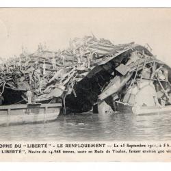 CPA -Marine Militaire -TOULON -CATASTROPHE DE LA " LIBERTÉ "-LE RENFLOUEMENT 25 Septembre1911 N°3407
