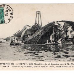 CPA -Marine Militaire -CATASTROPHE DE LA " LIBERTÉ "- LES ÉPAVES 25 Septembre1911 N°3406