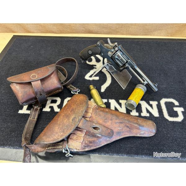 Revolver W.F 1882 Cal 7.5PN n15805 avec holster Cat D