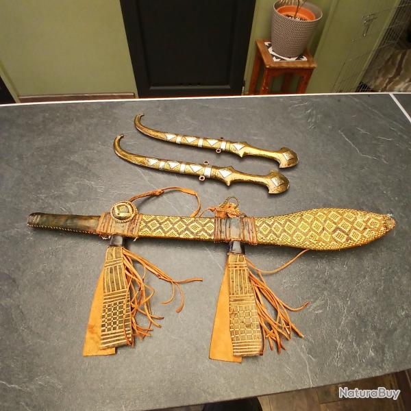 Lot sabre africain (mandingue) et paire de koumya marocaine