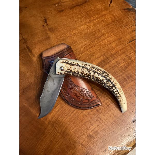 Beau couteau de type pimontais sur bois de cerf