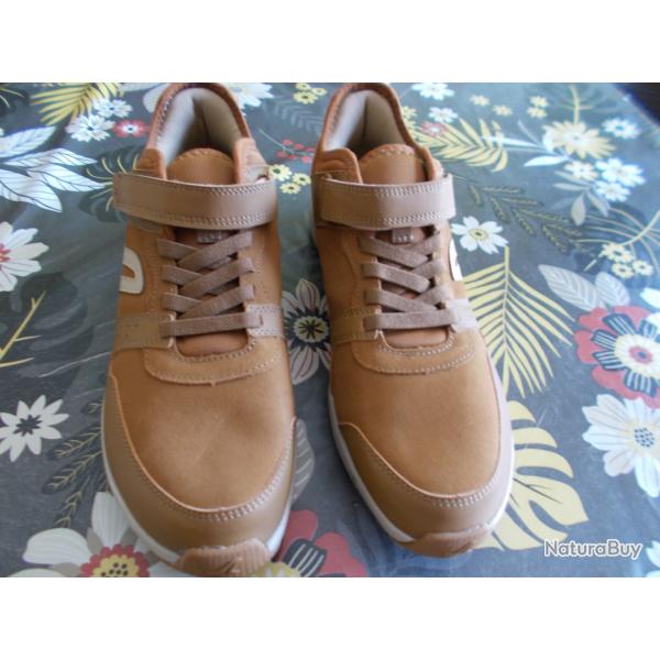 CHAUSSURES BASKET NEWFEEL POINTURE 44 / NEUVE