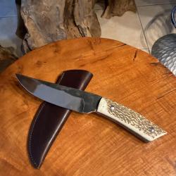 Solide couteau de camp par Nicolas Eyrieux