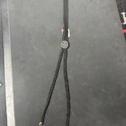 bolo noir avec motif chevreuil cuir veritable noir destckage chasse enchere