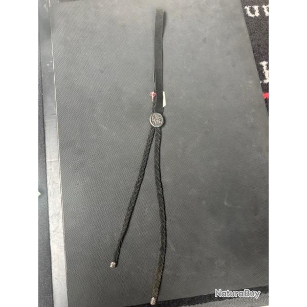 bolo noir avec motif chevreuil cuir veritable noir destckage chasse enchere